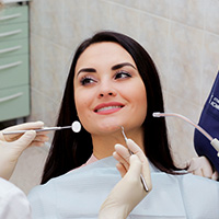 Фото пациента перед ультразвуковой чисткой зубов