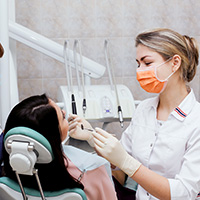 Фото пациента перед ультразвуковой чисткой зубов