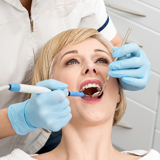фото подготовки зубов перед установкой металлических брекетов