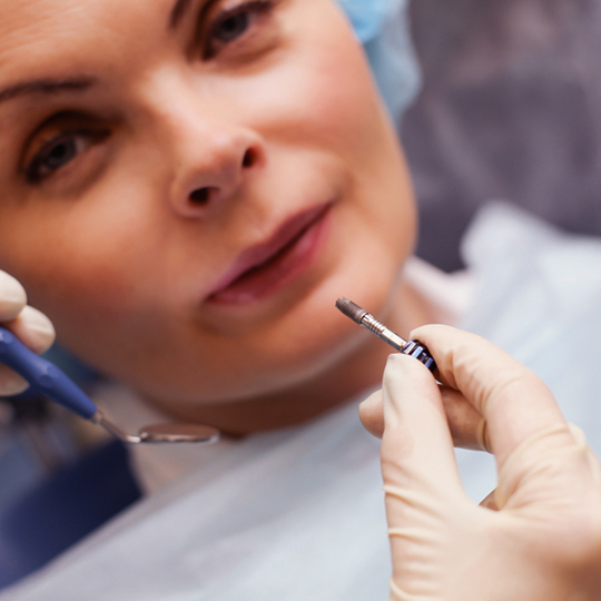 установка стоматологами базальных имплантатов