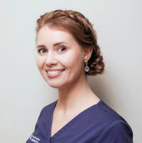 На фотографии Емельянова Татьяна — стоматолог-ортопед