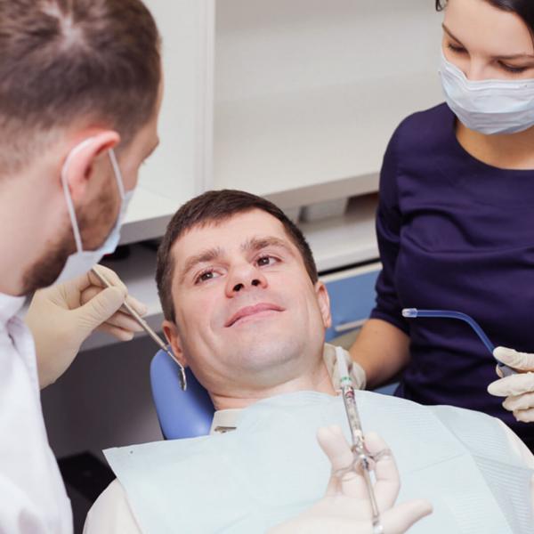 фотография пациента перед удалением зуба